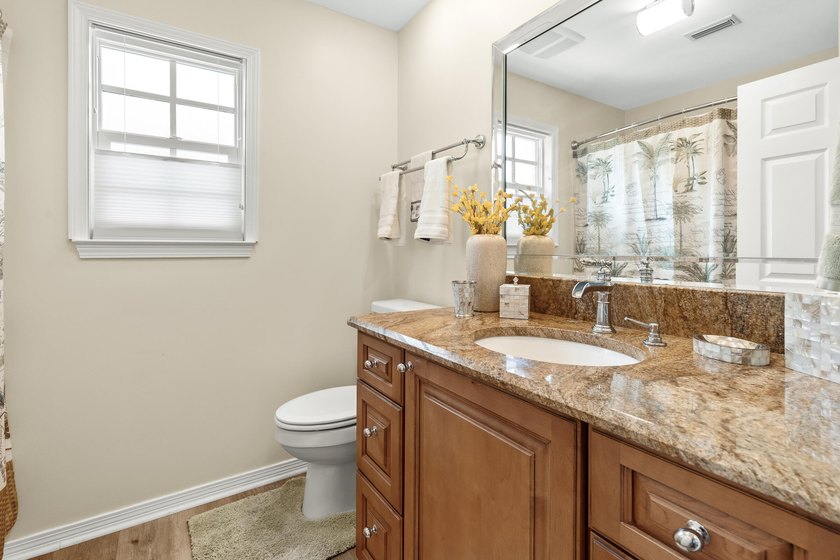 Beautifully updated and meticulously maintained single-story - photo 33