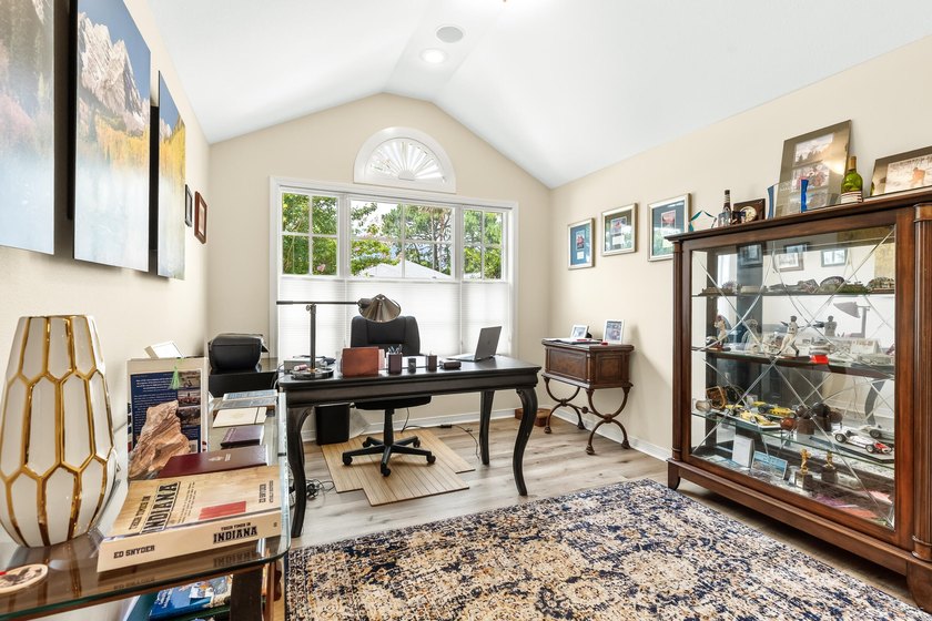 Beautifully updated and meticulously maintained single-story - photo 34