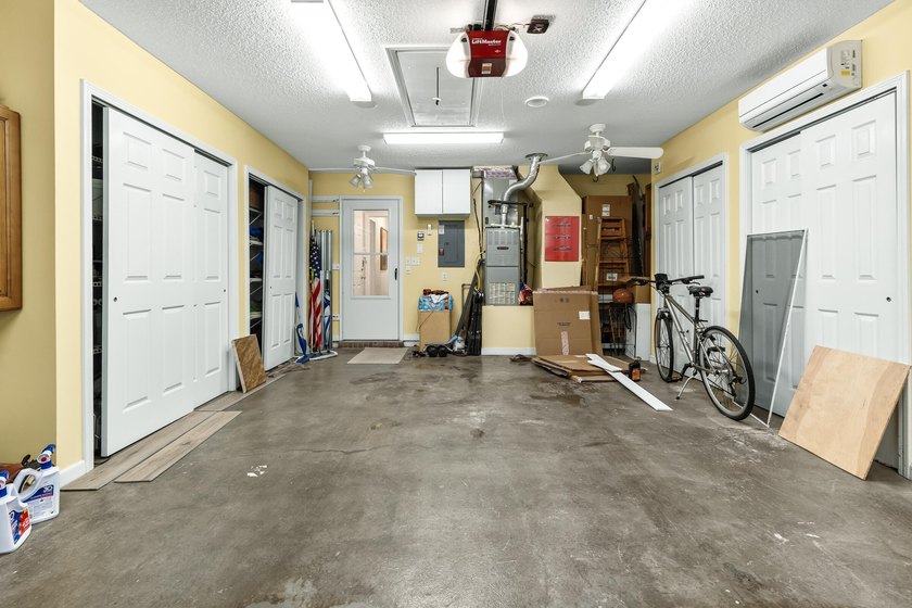 Beautifully updated and meticulously maintained single-story - photo 36