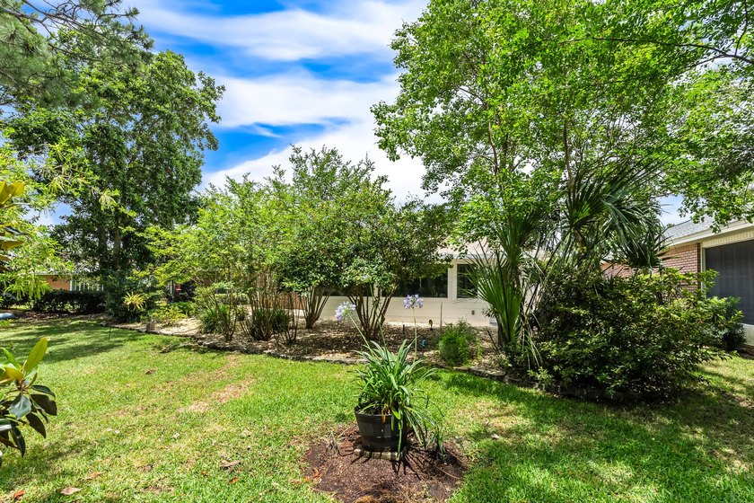 Beautifully updated and meticulously maintained single-story - photo 39