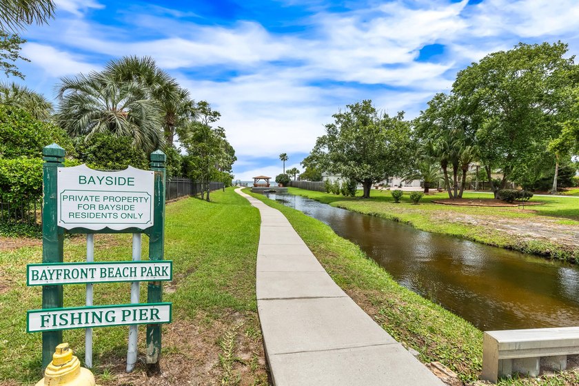 Beautifully updated and meticulously maintained single-story - photo 44