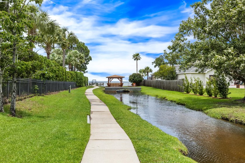 Beautifully updated and meticulously maintained single-story - photo 45