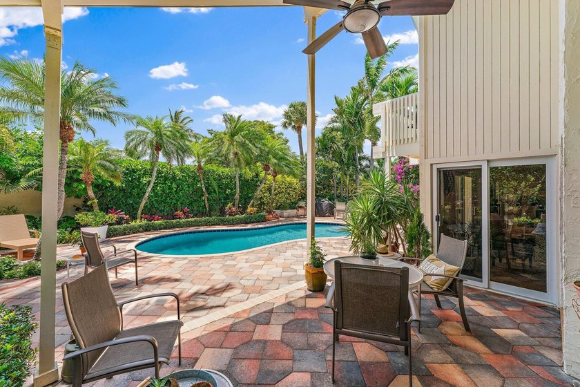 Beautifully remodeled 3 BR/3 BA home with a full 2 car garage in - photo 47