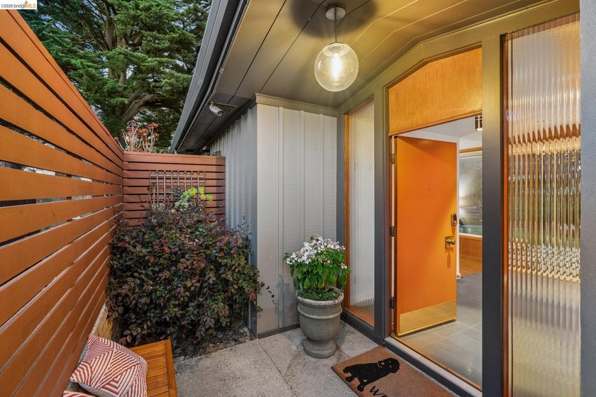 Don't miss this rare and sophisticated Mid-Century Modern - photo 2