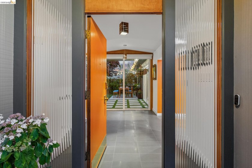 Don't miss this rare and sophisticated Mid-Century Modern - photo 3