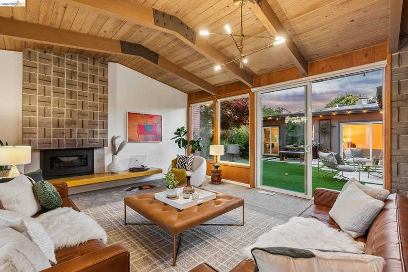 Don't miss this rare and sophisticated Mid-Century Modern - photo 5
