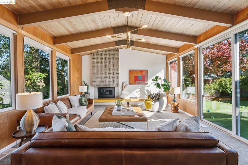 Don't miss this rare and sophisticated Mid-Century Modern - photo 6