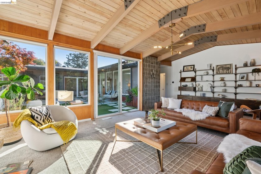 Don't miss this rare and sophisticated Mid-Century Modern - photo 8