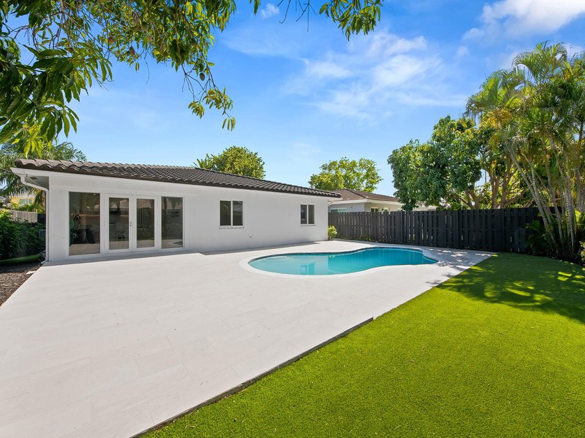 Fully renovated 3/3 pool home in sought-after Coral Ridge Isles - photo 2