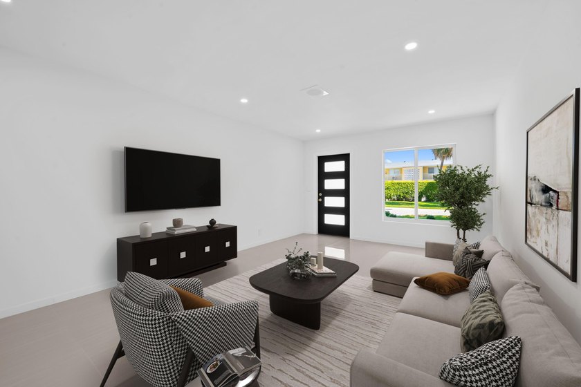 Fully renovated 3/3 pool home in sought-after Coral Ridge Isles - photo 8