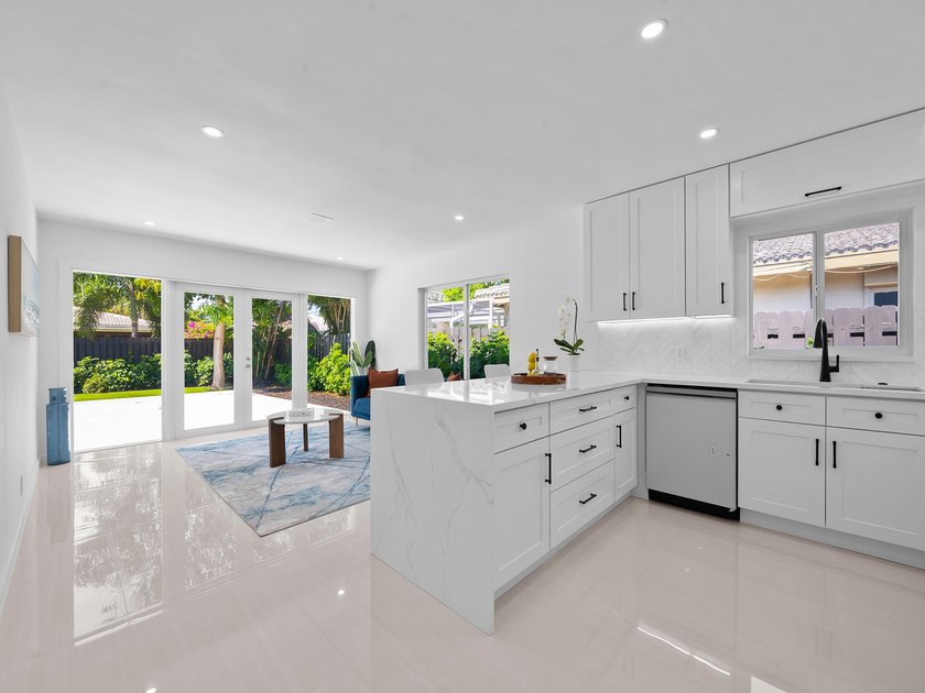 Fully renovated 3/3 pool home in sought-after Coral Ridge Isles - photo 9