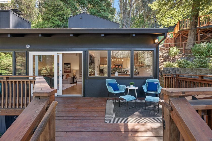 Majestic nature lover's retreat in the heart of Montclair. This - photo 2