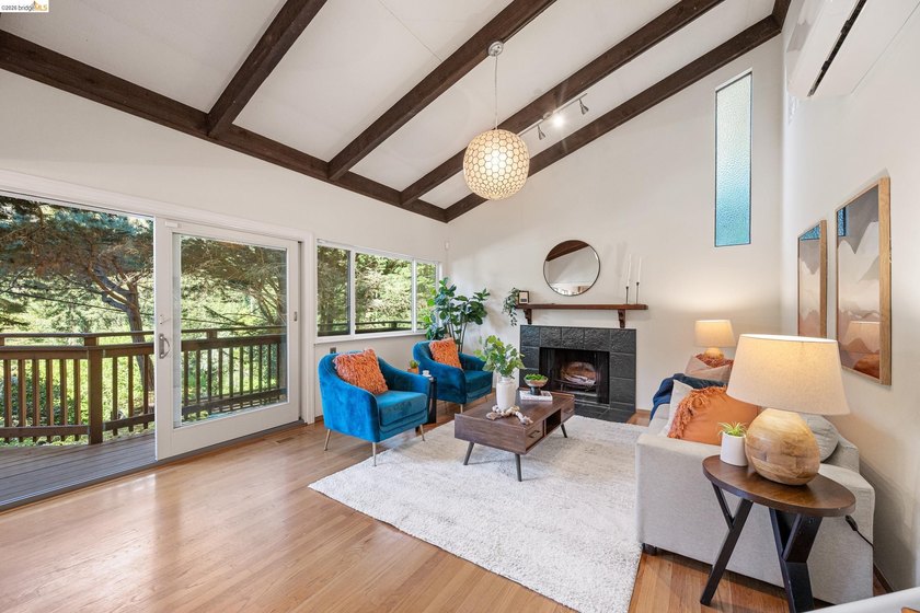 Majestic nature lover's retreat in the heart of Montclair. This - photo 7