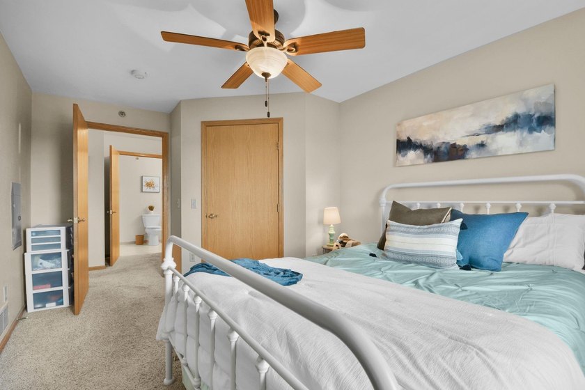 This well-maintained 1-bedroom condo offers a comfortable - photo 16