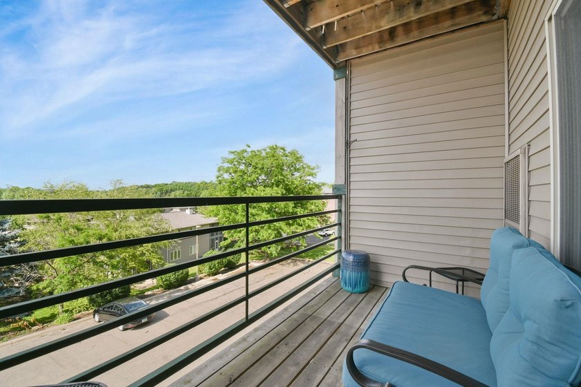 This well-maintained 1-bedroom condo offers a comfortable - photo 20