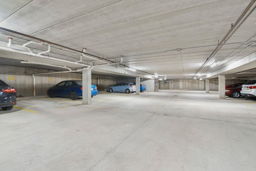 This well-maintained 1-bedroom condo offers a comfortable - photo 25