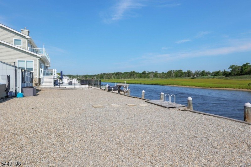 Immaculate turn key waterfront ranch in the desirable Skippers - photo 7