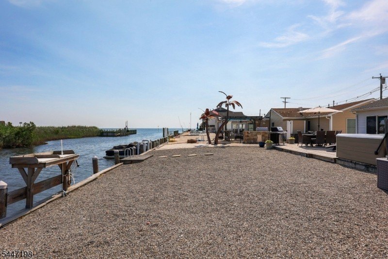 Immaculate turn key waterfront ranch in the desirable Skippers - photo 8