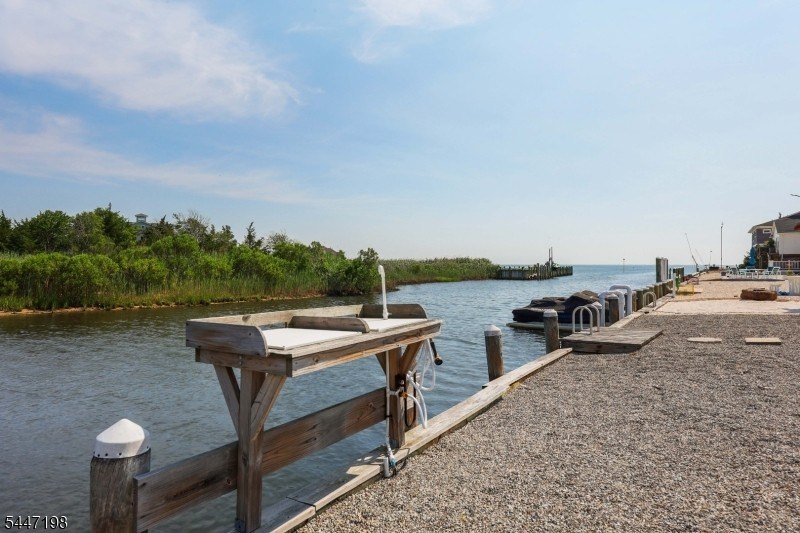 Immaculate turn key waterfront ranch in the desirable Skippers - photo 9