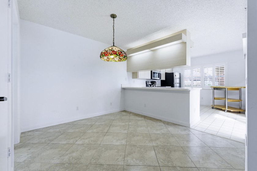 Welcome to this lovingly cared for waterfront townhome centrally - photo 10