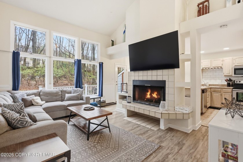 Welcome to your dream Pocono Mountain retreat! This turn-key - photo 7