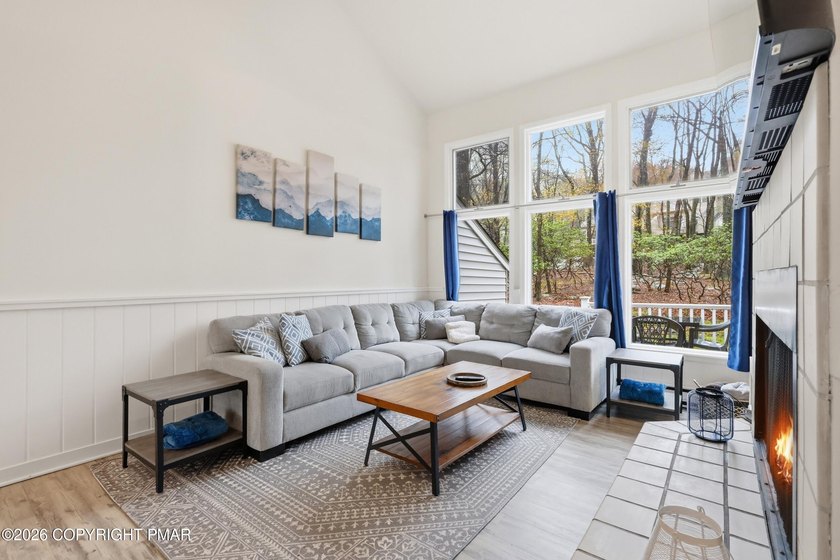 Welcome to your dream Pocono Mountain retreat! This turn-key - photo 10
