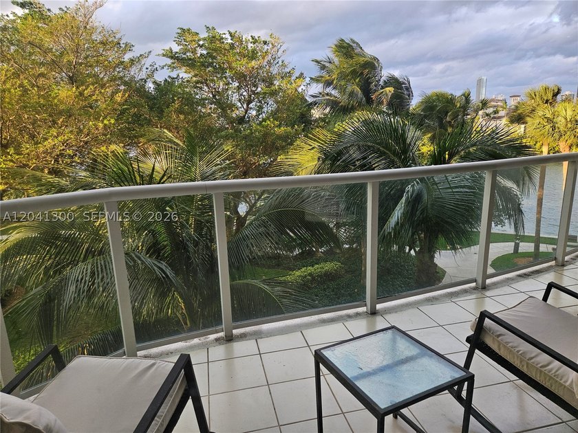 Huge luxurious height ceilings one bedroom apartment with - photo 6