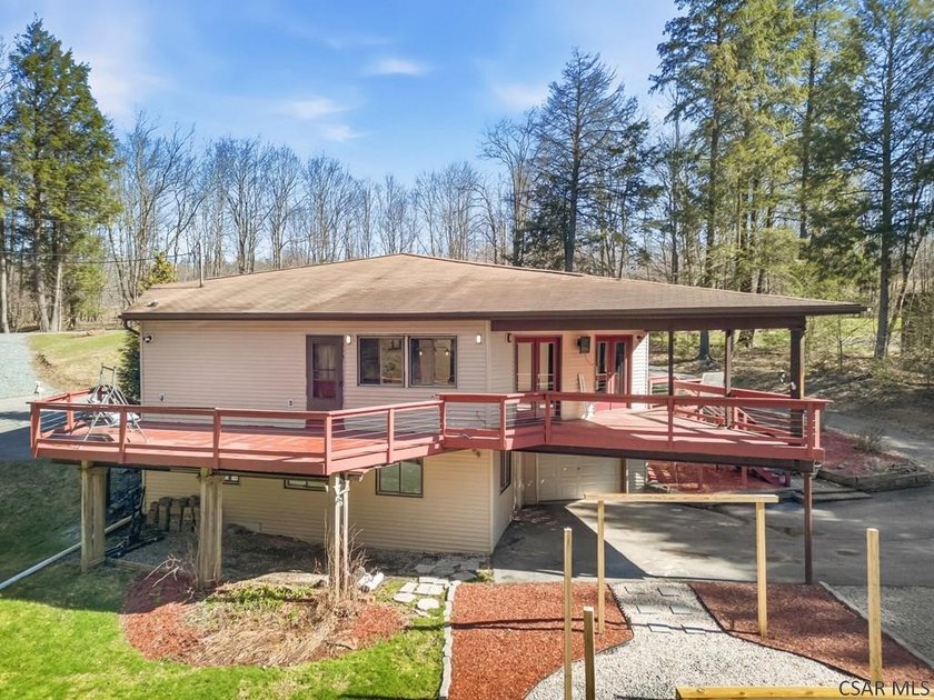 Lake living at it's best! The property is nestled along the 15th - photo 2