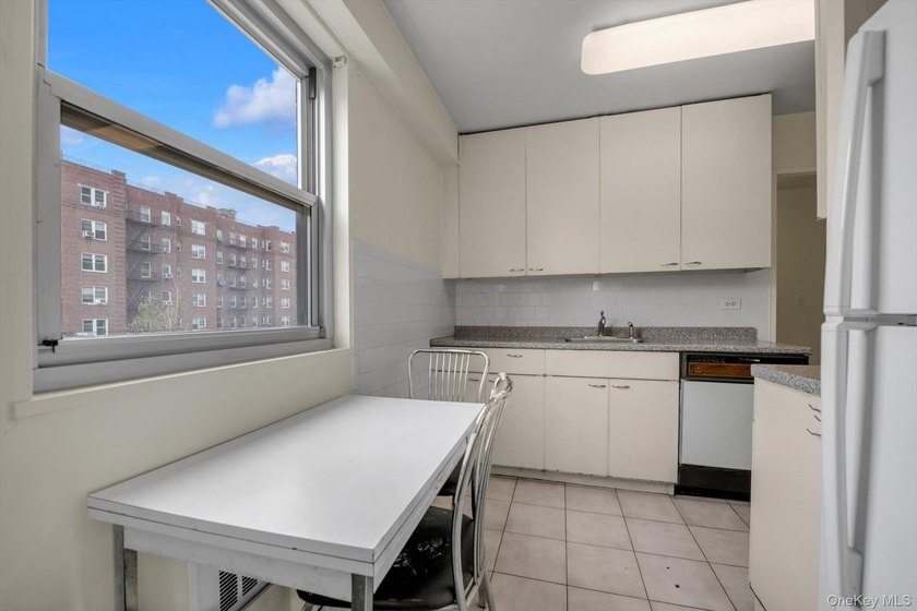 Welcome to this bright and spacious 2-bedroom, 2-bath residence - photo 12