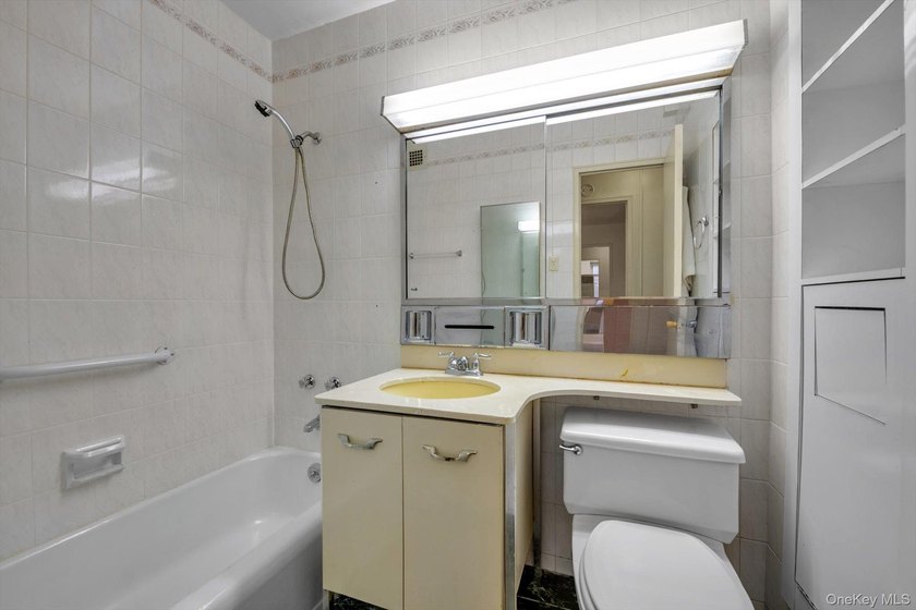 Welcome to this bright and spacious 2-bedroom, 2-bath residence - photo 16