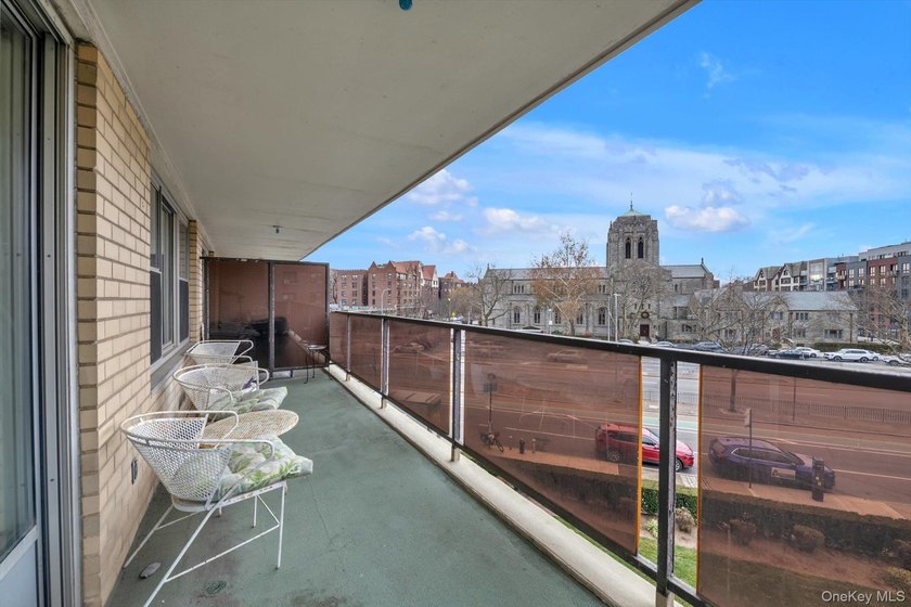 Welcome to this bright and spacious 2-bedroom, 2-bath residence - photo 20