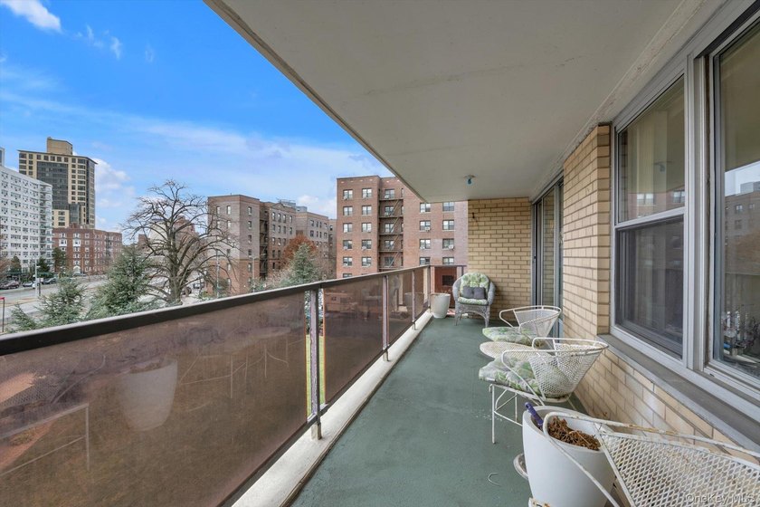 Welcome to this bright and spacious 2-bedroom, 2-bath residence - photo 21
