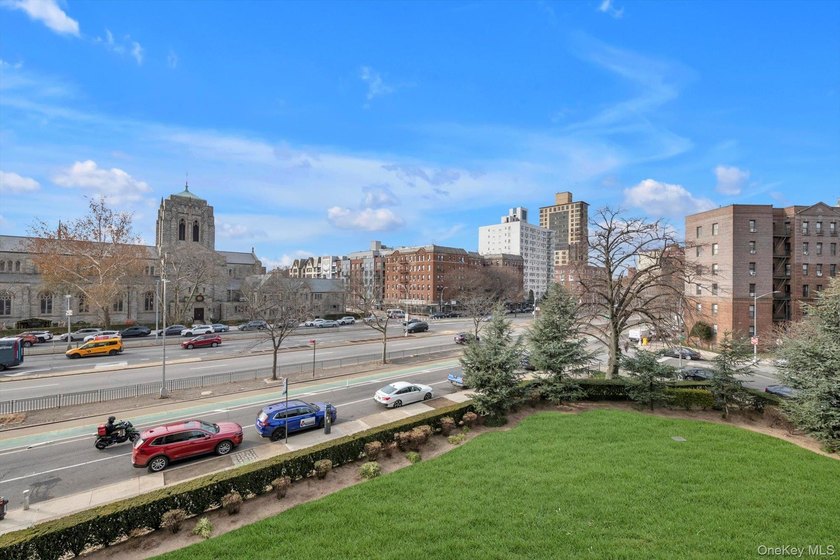 Welcome to this bright and spacious 2-bedroom, 2-bath residence - photo 23