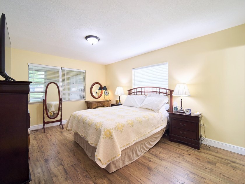 Welcome to this charming 2-bedroom, 2-bathroom villa nestled in - photo 10