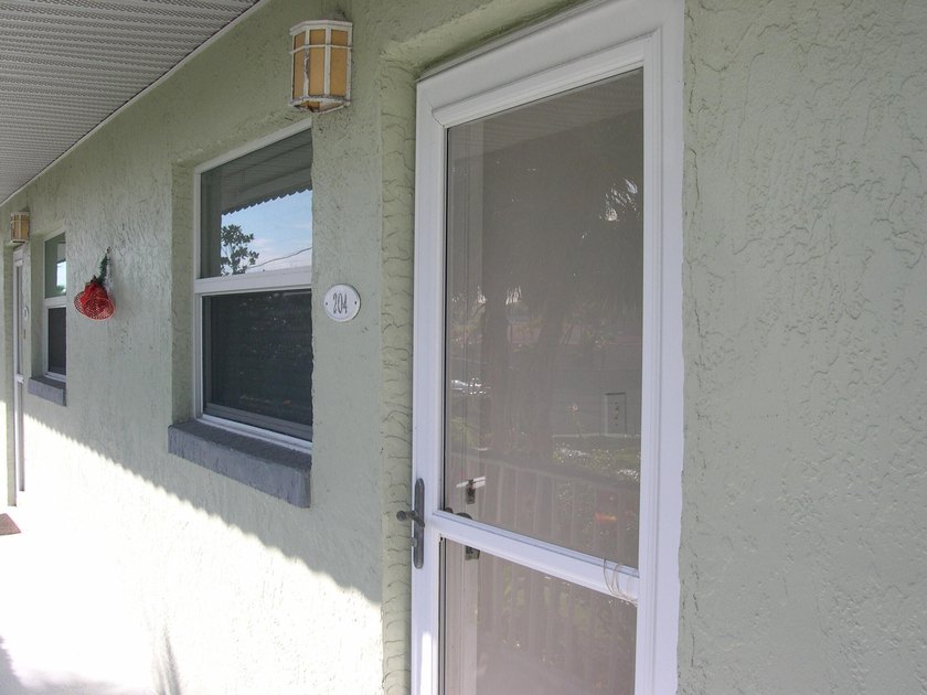 Wow! New roof and A/C. Very low maintenance and boat dockage - photo 4