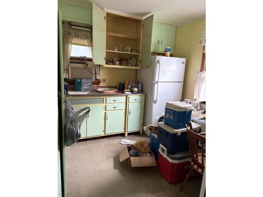 **Attention Investors, Handymen, and Savvy Tradesmen!** This - photo 7