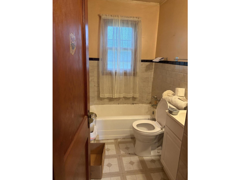 **Attention Investors, Handymen, and Savvy Tradesmen!** This - photo 10