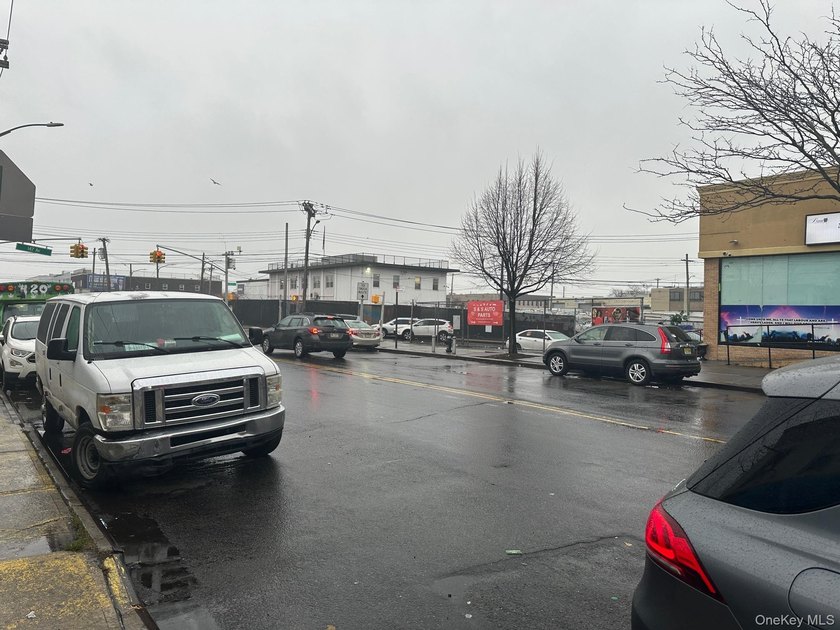 Prime commercial opportunity in the heart of Jamaica, Queens! - photo 4