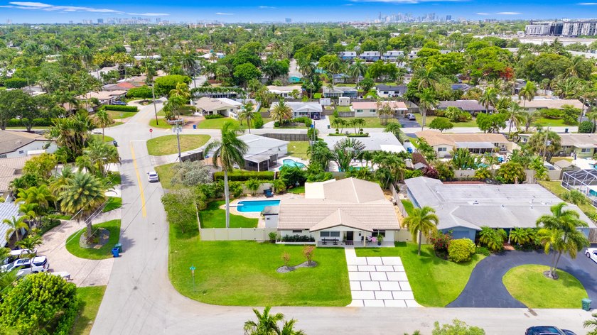 CORAL HEIGHTS CORNER-LOT HOME WITH POOL AND FLEXIBLE SPACE! Set - photo 2