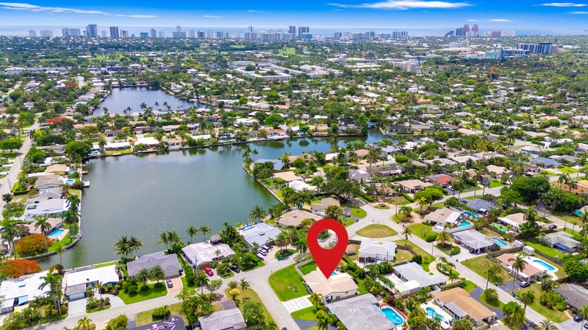 CORAL HEIGHTS CORNER-LOT HOME WITH POOL AND FLEXIBLE SPACE! Set - photo 3