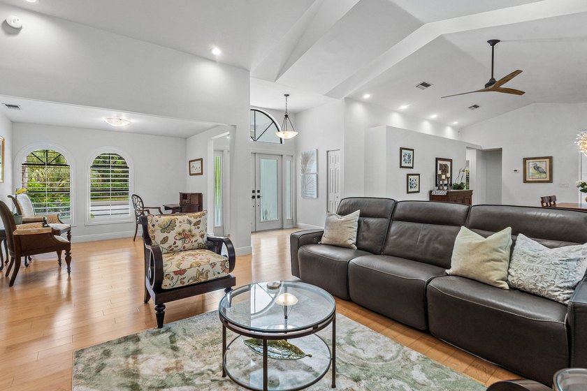Immaculate 3-bedroom, 3-bathroom home with a 2-car garage - photo 6