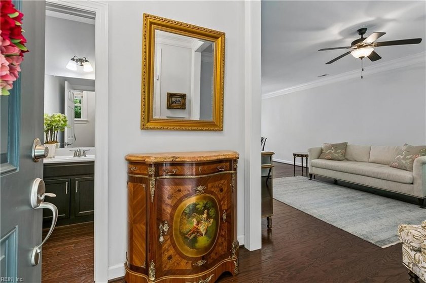Nestled in the heart of New Town, this beautiful townhouse - photo 7