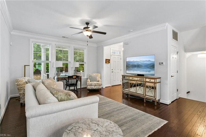 Nestled in the heart of New Town, this beautiful townhouse - photo 10