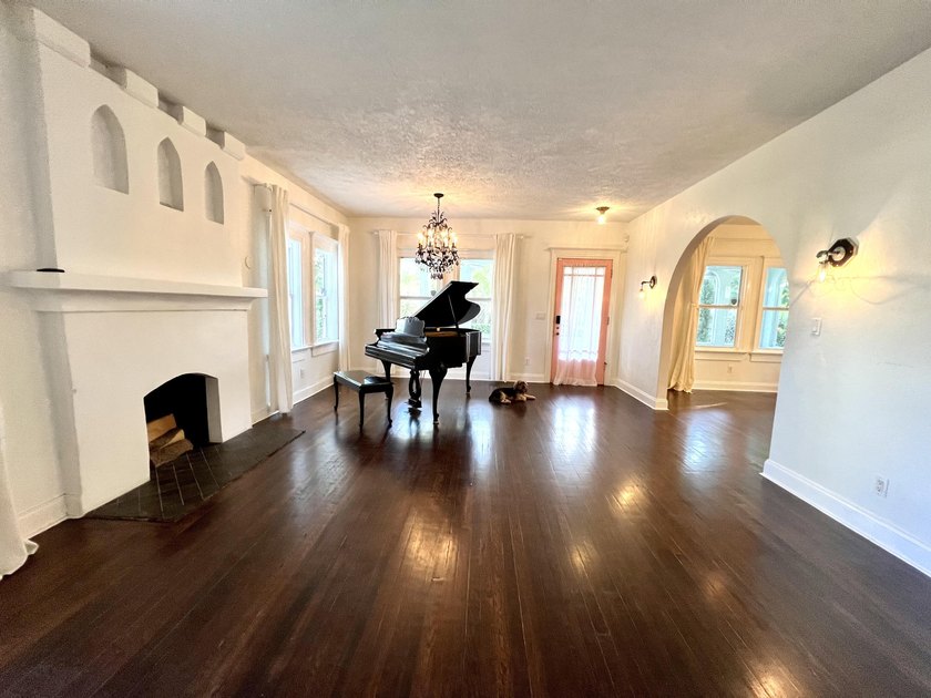 Stunningly restored 4 bed/2 bath Spanish Mission with Deco - photo 6