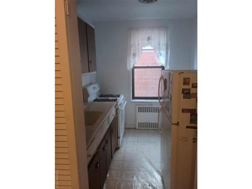 beautiful layout, great location near the bay, hardwood floors - photo 3