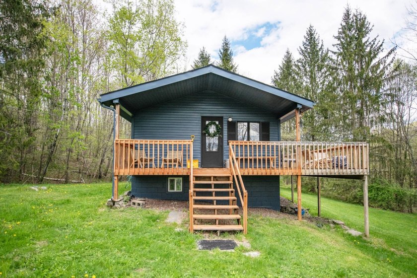 Escape to your own slice of Catskills heaven. This charming - photo 3