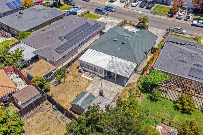 Welcome to 123 Gardenia Way in East Palo Alto, a spacious and - photo 30