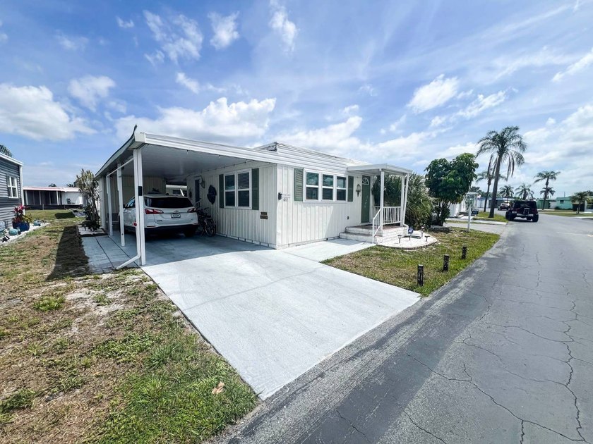 Welcome to this spectacular home in the premier 5-Star 55+ - photo 2
