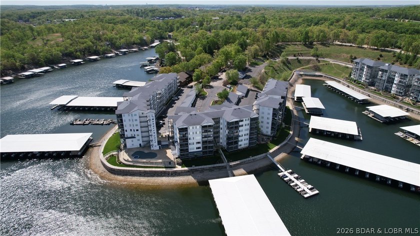 Gorgeous walk in level unit located at Lake of the Ozarks in the - photo 33