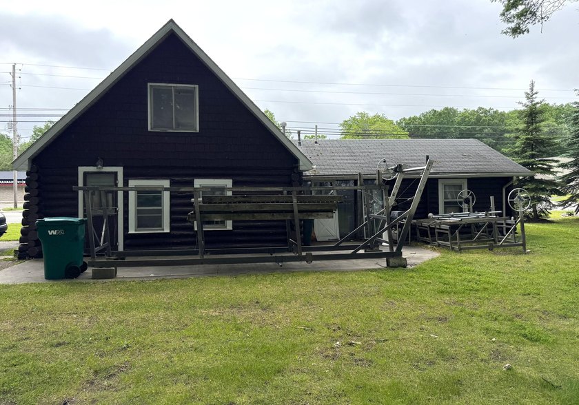 Enjoy 150' of shared sandy lakefront on beautiful Houghton - photo 4
